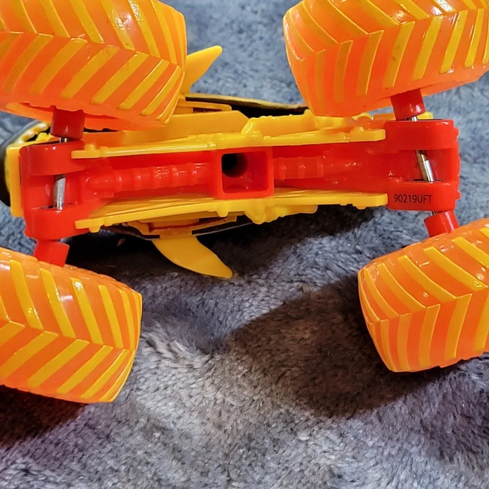 Spin Master Monster Jam 1:64 Diecast Georgia Megalodon Fire Dragon Blue Thunder